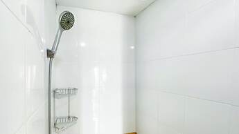 Strategic And Homey 2Br Green Pramuka Apartment