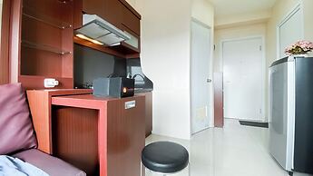 Strategic And Homey 2Br Green Pramuka Apartment