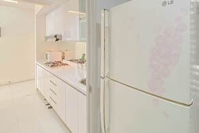 Strategic And Homey 2Br At Grand Palace Kemayoran Apartment