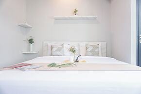 Cozy And Homey Studio At Riverdale Apartment