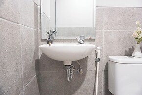 Cozy And Homey Studio At Riverdale Apartment