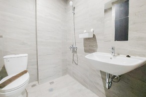 Good And Warm 2Br At Collins Boulevard Apartment