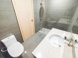 2Br Luxurious And Spacious Apartment At One East Penthouse Residence