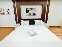 2Br Luxurious And Spacious Apartment At One East Penthouse Residence