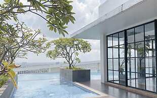 2Br Luxurious And Spacious Apartment At One East Penthouse Residence