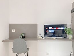 Good Deal And Homey Studio Apartment At Margonda Residence 1