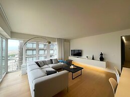 Apartment by Epernay Square With Sea View