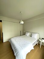 Apartment by Epernay Square With Sea View