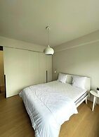 Apartment by Epernay Square With Sea View