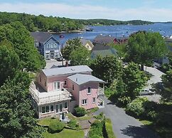 Miller House By the Bay