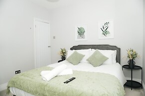 3 Bed-sleeps 7-garden-parking-town Centre
