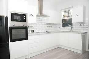 3 Bed-sleeps 7-garden-parking-town Centre
