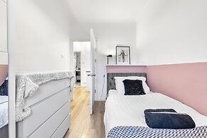 Luxe Stays - Sleeps 7 - Jacuzzi