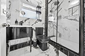 Luxe Stays - Sleeps 7 - Jacuzzi