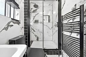 Luxe Stays - Sleeps 7 - Jacuzzi