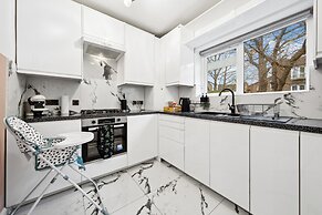 Luxe Stays - Sleeps 7 - Jacuzzi