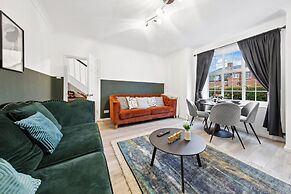 Luxe Stays - Sleeps 7 - Jacuzzi