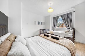 Luxe Stays - Sleeps 7 - Jacuzzi