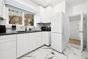 Luxe Stays - Sleeps 7 - Jacuzzi