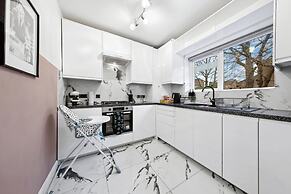 Luxe Stays - Sleeps 7 - Jacuzzi