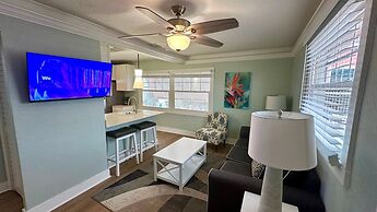 Parrot Cottage in Fort Myers Beach