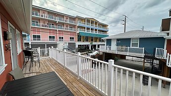 Parrot Cottage in Fort Myers Beach