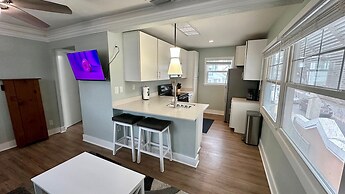 Parrot Cottage in Fort Myers Beach