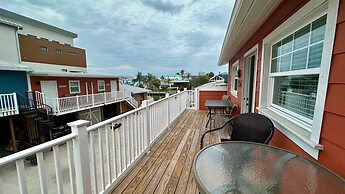Parrot Cottage in Fort Myers Beach
