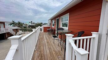 Parrot Cottage in Fort Myers Beach