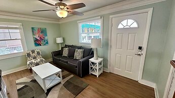 Parrot Cottage in Fort Myers Beach