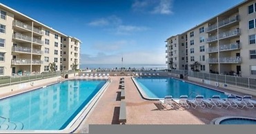 Oceanfront 2 bed 2 Bath Condo New Smyrna Beach