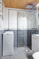 2BR Apt near Center with Free Parking