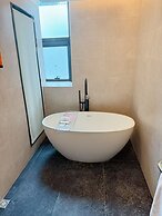 World Hotel (Jinan CBD Dingjiazhuang Subway Station)