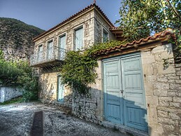 Gero-fotis Guesthouse - Upper Floor Superb View