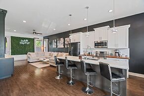 Luxury Home Fire Pit Mini Bar Downtown Nashville