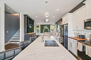 Luxury Home Fire Pit Mini Bar Downtown Nashville