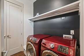 Luxury Home Fire Pit Mini Bar Downtown Nashville