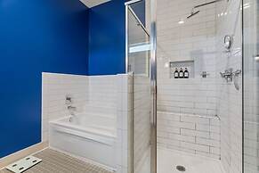 Luxury Home Fire Pit Mini Bar Downtown Nashville