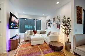 Luxury Hot tub Rooftop Deck Game Room Nashville