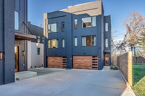 Luxury Hot tub Rooftop Deck Game Room Nashville