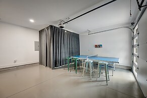 Luxury Hot tub Rooftop Deck Game Room Nashville