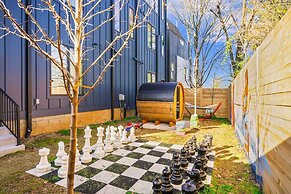 Luxury Hot tub Rooftop Deck Game Room Nashville