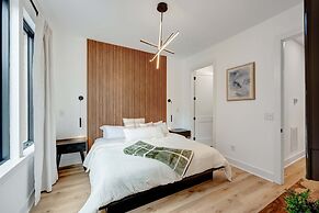 Luxury Hot tub Rooftop Deck Game Room Nashville