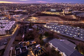 Luxury Hot tub Rooftop Deck Game Room Nashville