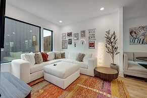 Luxury Hot tub Rooftop Deck Game Room Nashville