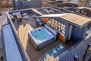 Hot Tub Game Room Rooftop Downtown Nashville