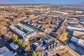 Hot Tub Game Room Rooftop Downtown Nashville