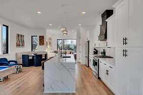 Hot Tub Game Room Rooftop Downtown Nashville