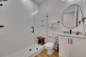 Hot Tub Game Room Rooftop Downtown Nashville