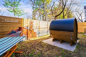 Hot Tub Game Room Rooftop Downtown Nashville